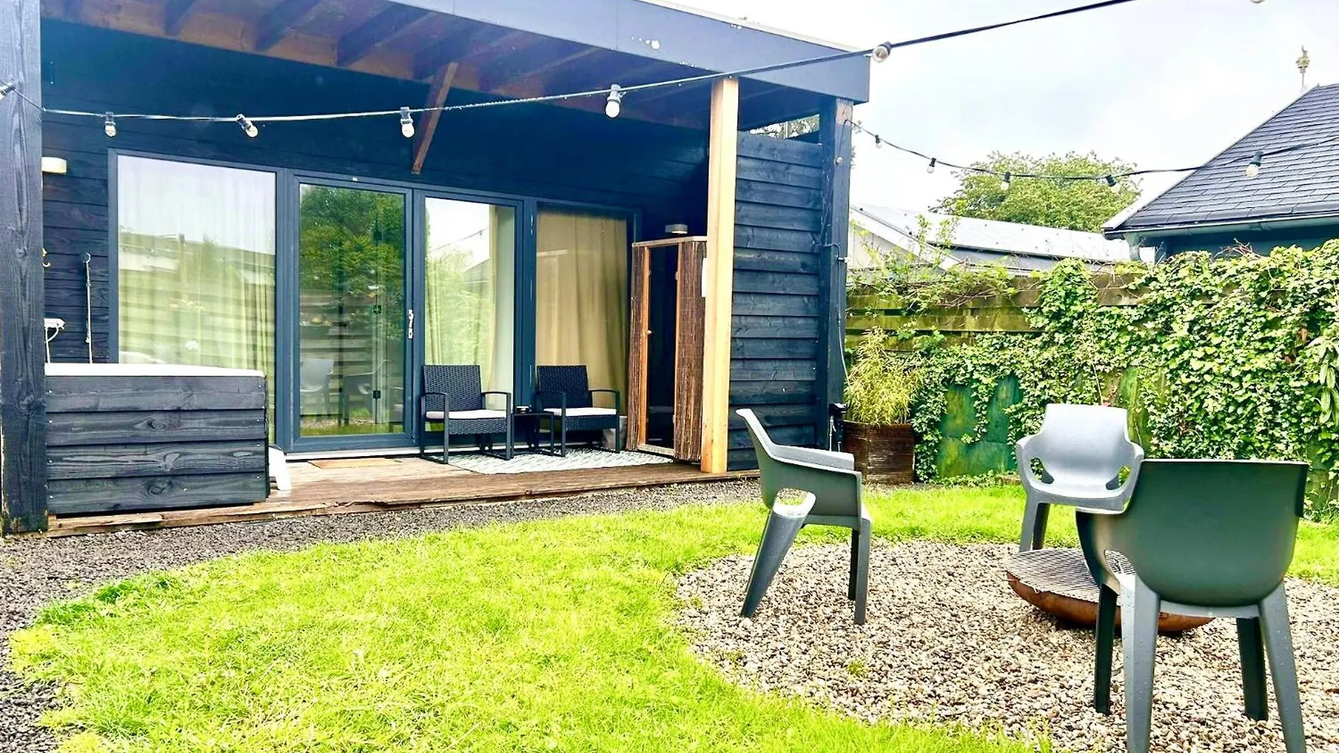 Holiday home Family House With Garden & Jacuzzi & Sauna Near Amsterdam Vijfhuizen
