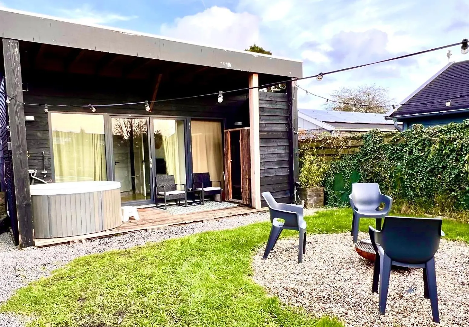 Family House With Garden & Jacuzzi & Sauna Near Amsterdam Vijfhuizen Netherlands